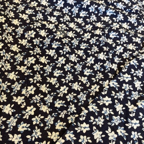 NWT American Eagle Button Down Shirt Men's Large Navy Floral Classic Fit Pocket - Picture 4 of 10